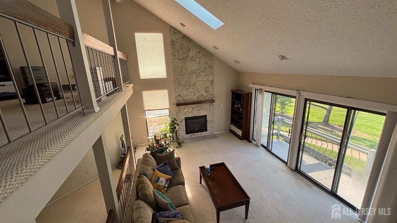178 Linda Ln - Photo 2 of 17