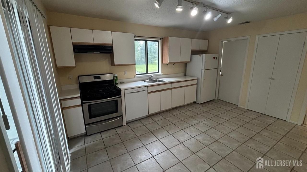 178 Linda Ln - Photo 5 of 17