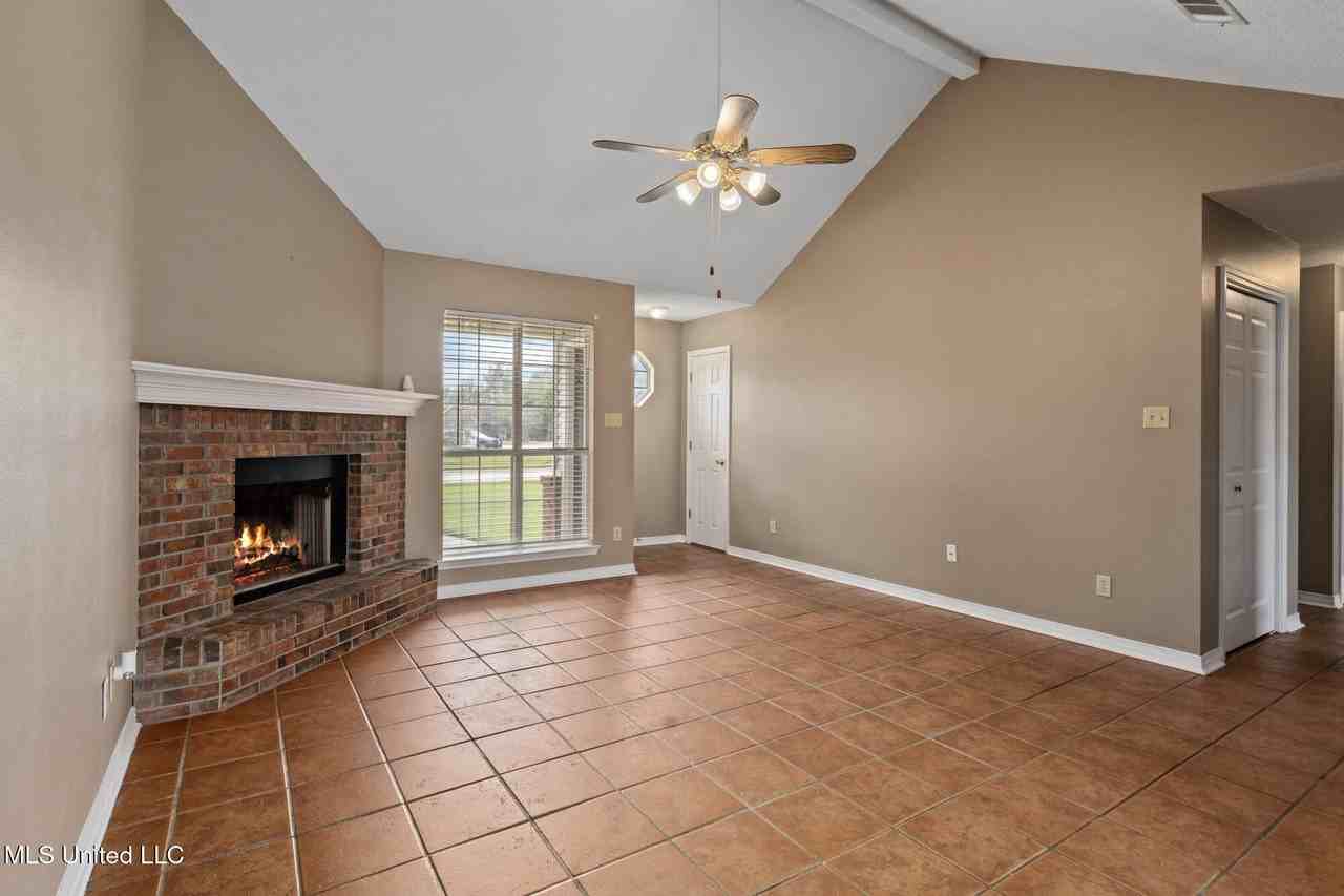 508 Woodward Dr - Photo 3 of 12