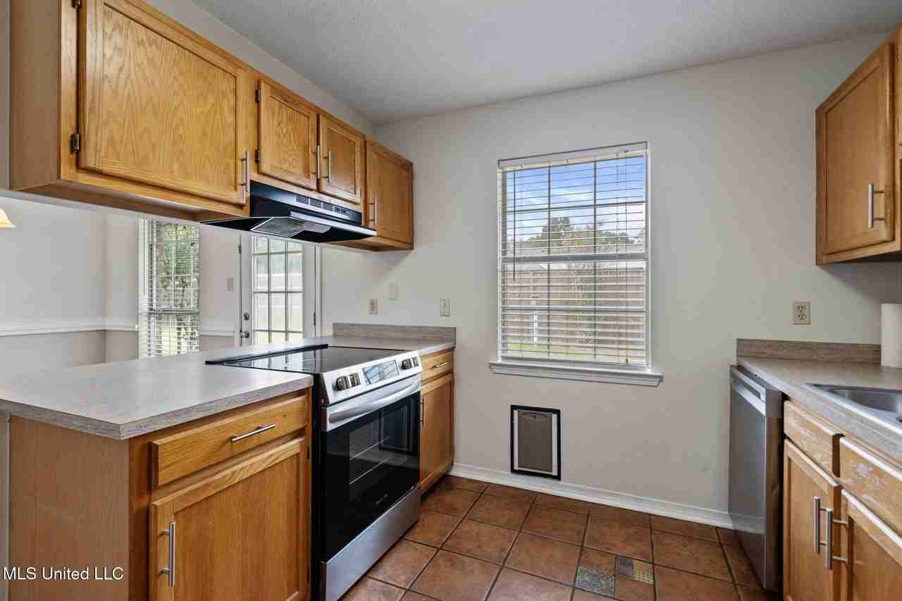 508 Woodward Dr - Photo 4 of 12