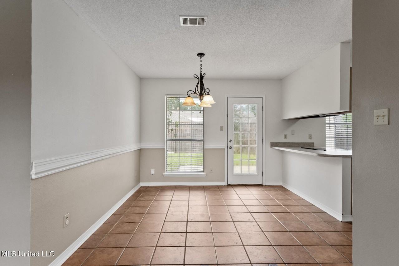 508 Woodward Dr - Photo 5 of 12
