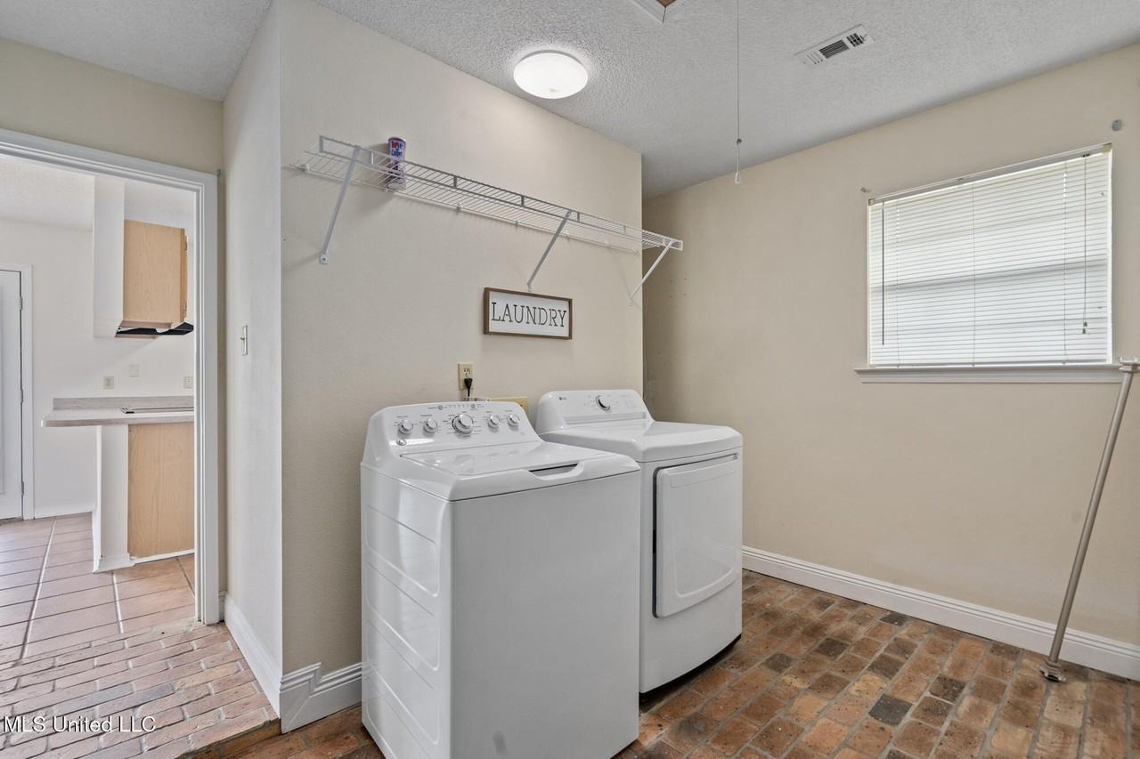 508 Woodward Dr - Photo 6 of 12