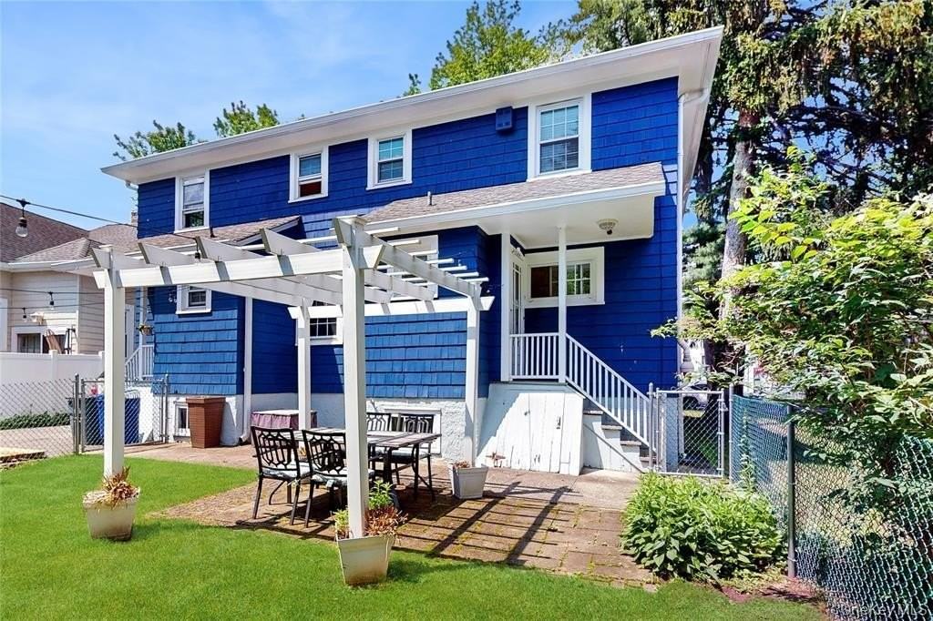 460 Carol Pl - Photo 2 of 11