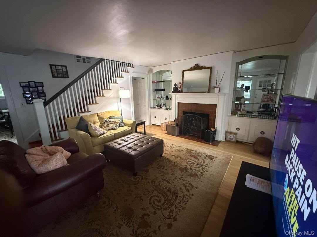 460 Carol Pl - Photo 4 of 11