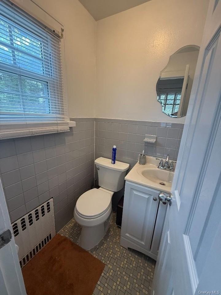 460 Carol Pl - Photo 7 of 11