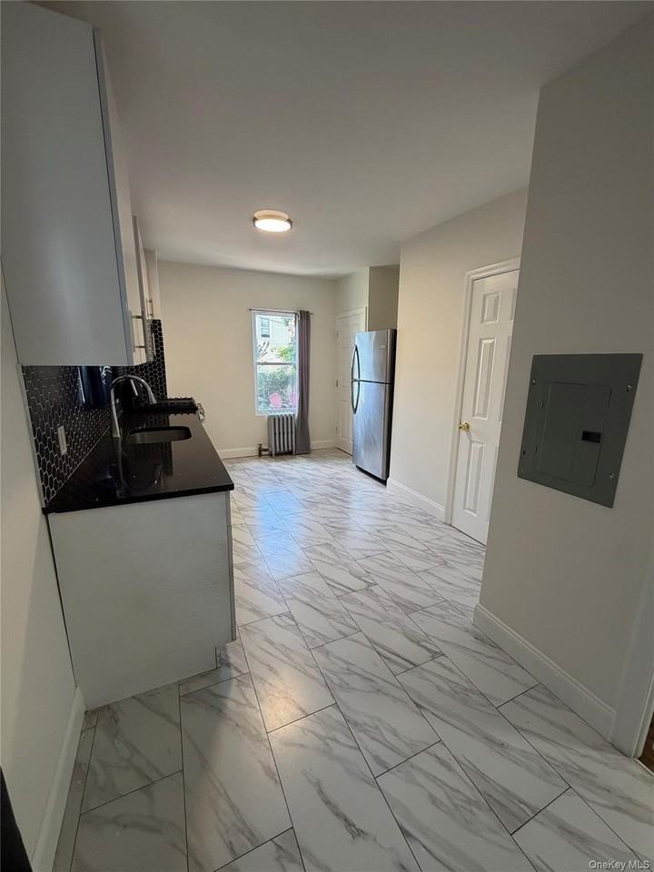 15020 118th Ave - Photo 2 of 14