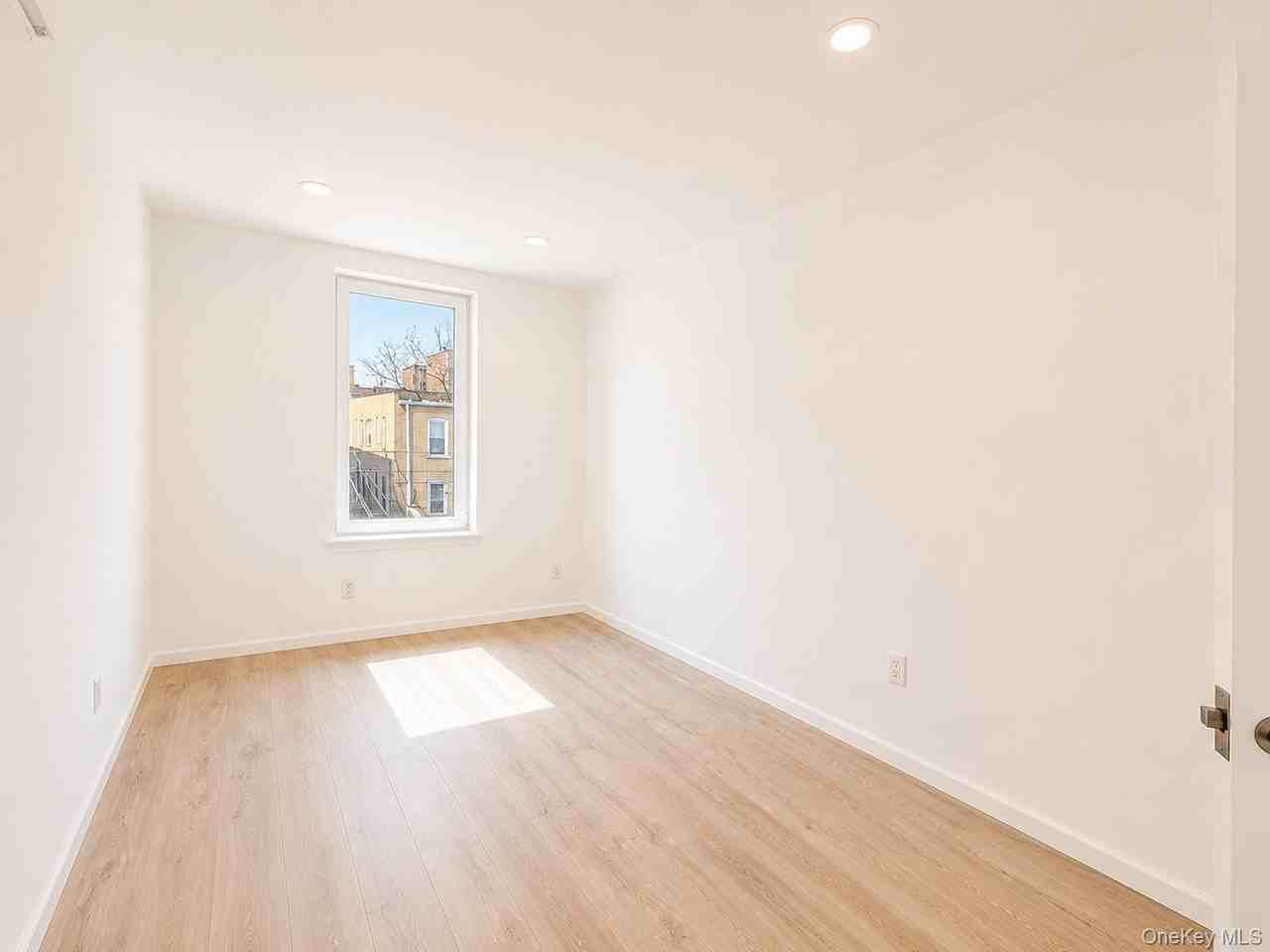 6946 64th St #2R - Photo 3 of 8