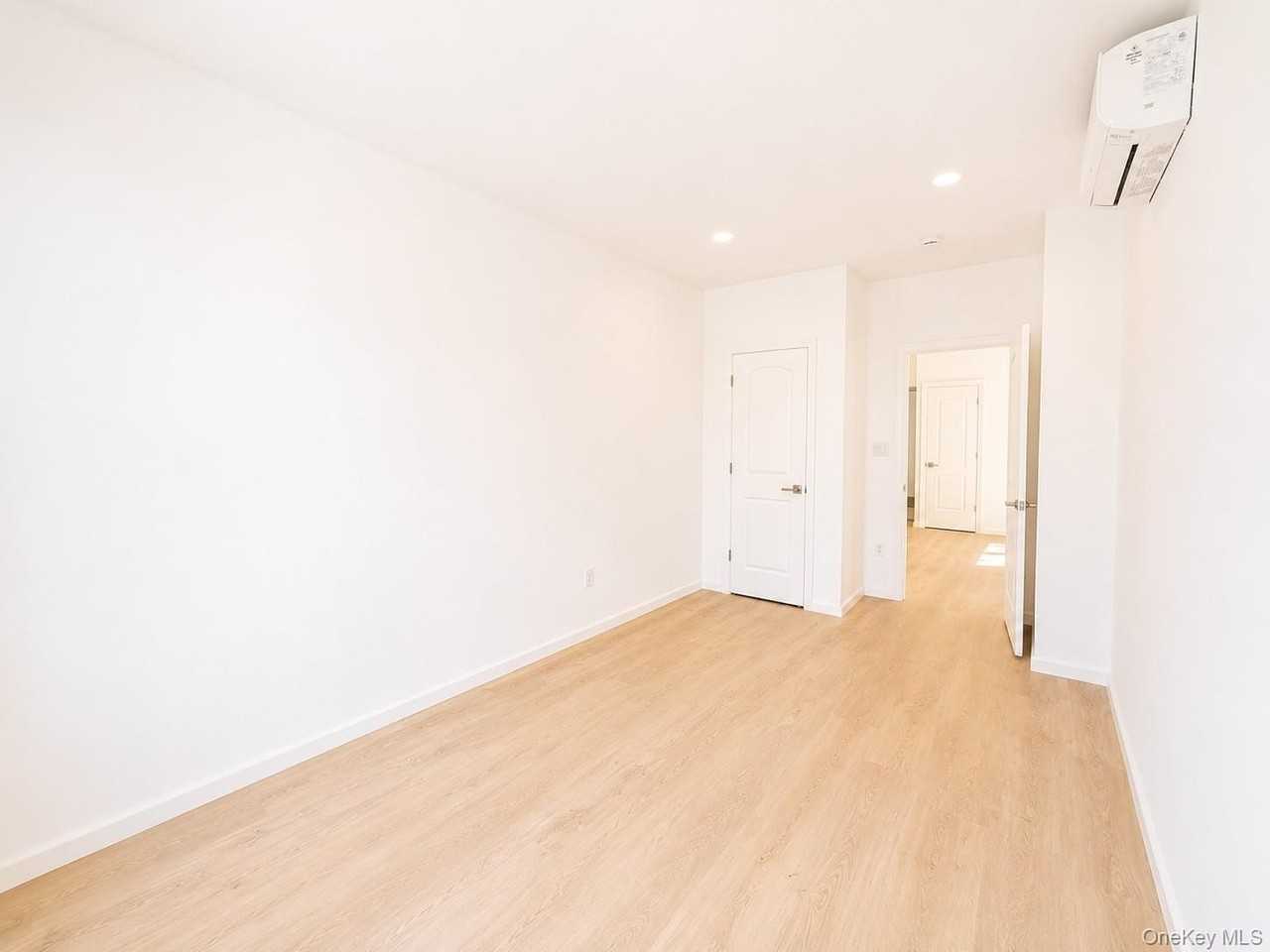 6946 64th St #2R - Photo 5 of 8