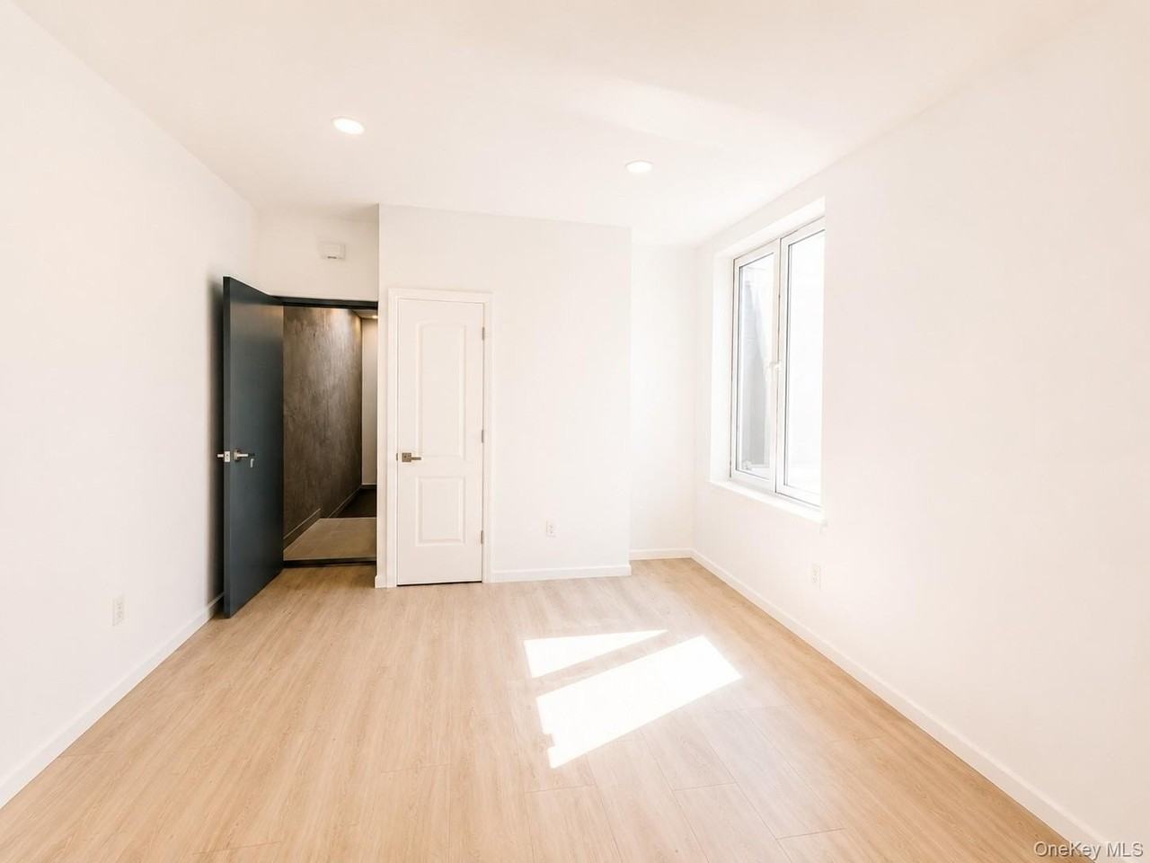 6946 64th St #2R - Photo 6 of 8