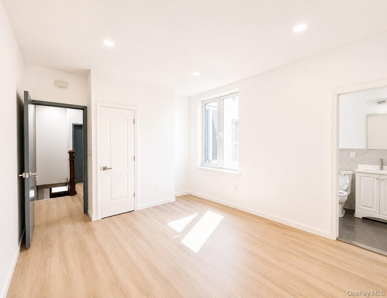 6946 64th St #2R - Photo 7 of 8