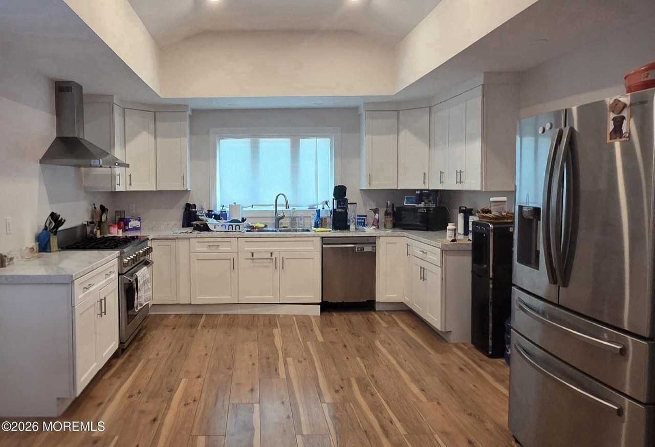 150 Belmar Blvd - Photo 3 of 10