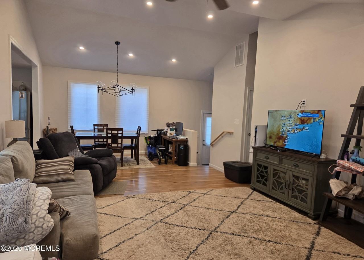 150 Belmar Blvd - Photo 5 of 10
