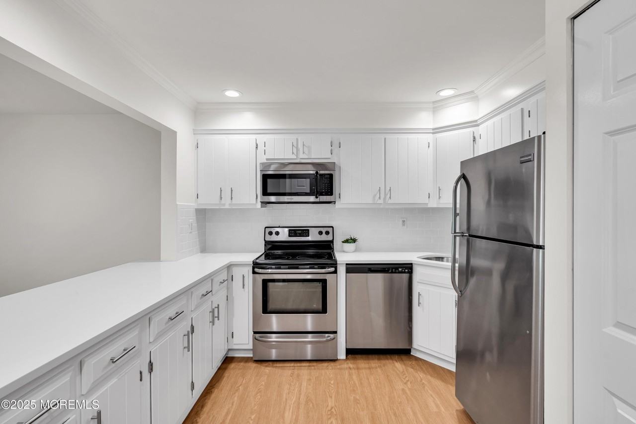 34 Lexington Ct - Photo 4 of 32