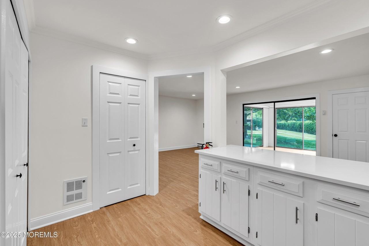 34 Lexington Ct - Photo 6 of 32