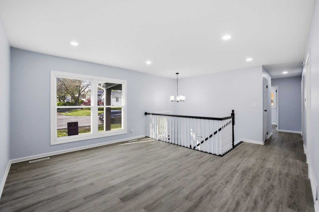 915 Mayfield Dr - Photo 5 of 29