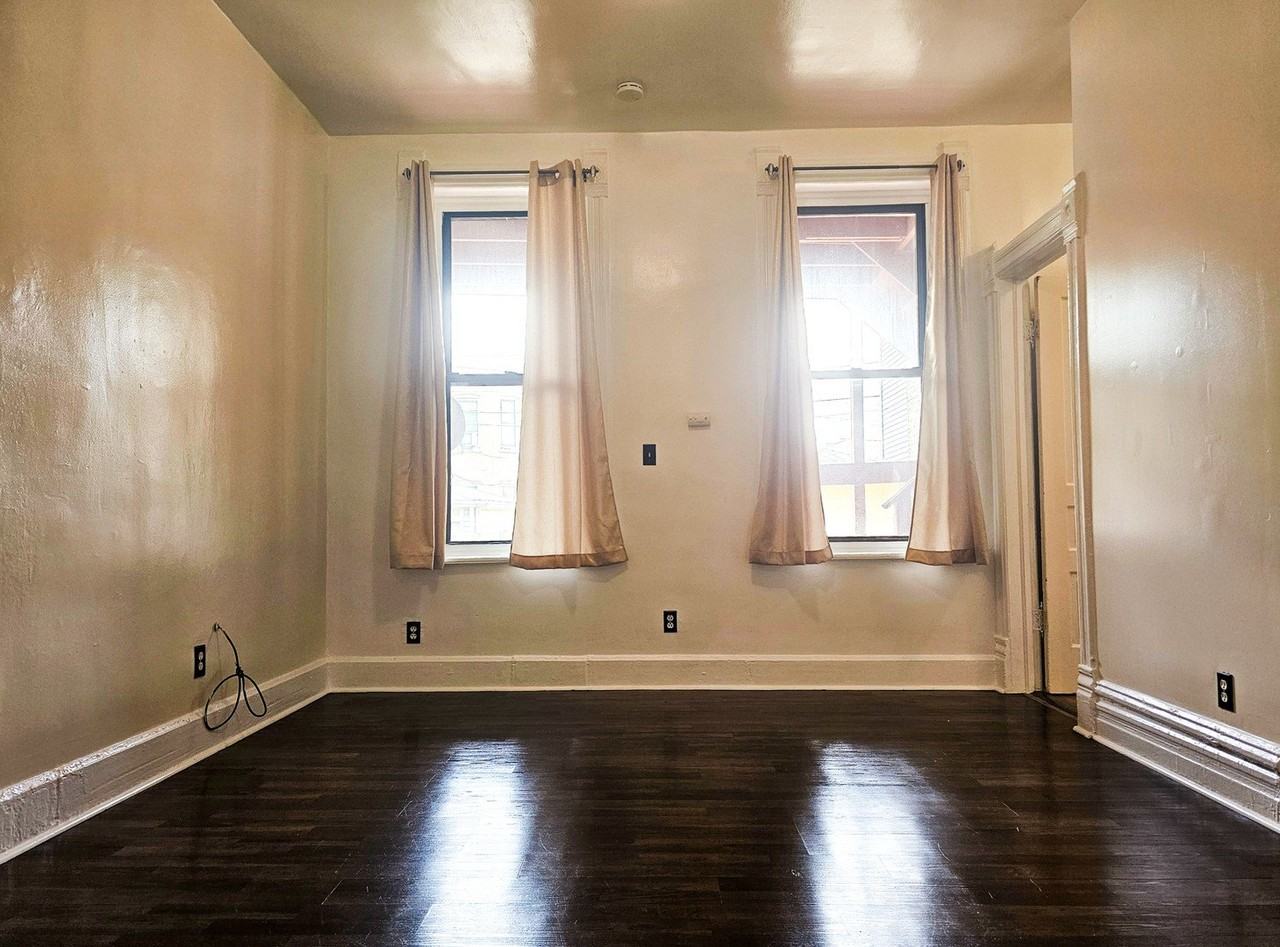 2739 W 16th St #1R - Photo 5 of 15