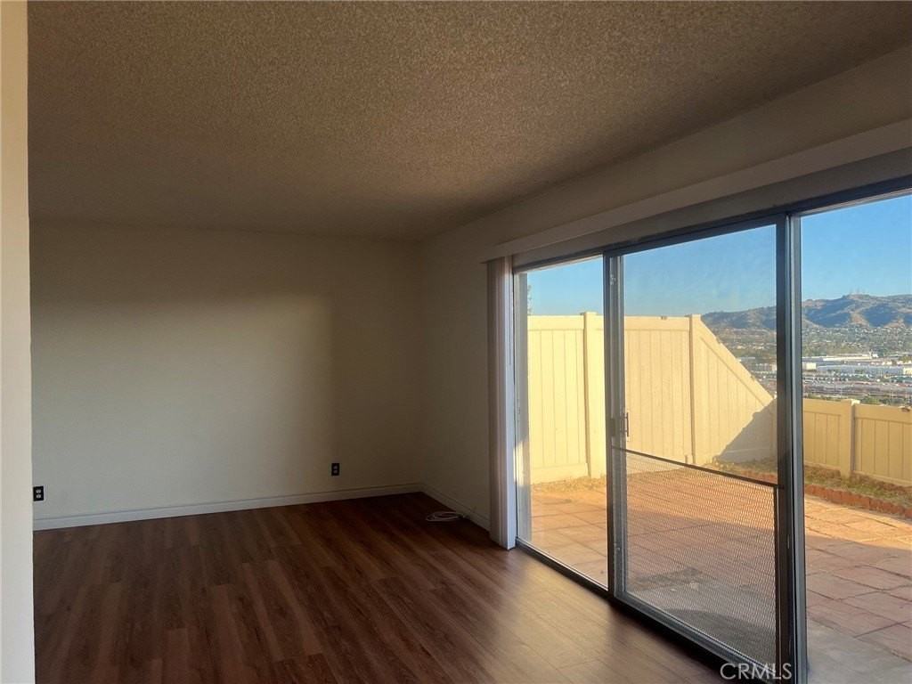 238 Hillcrest Dr - Photo 4 of 28