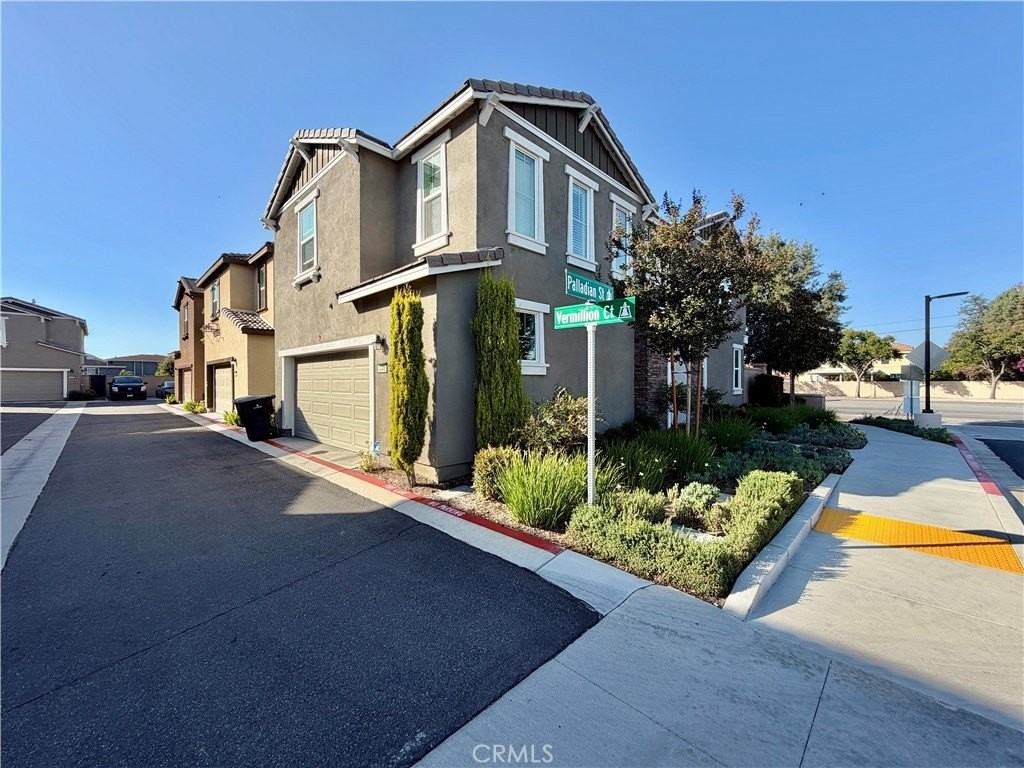 4248 Vermilion Ct - Photo 2 of 25