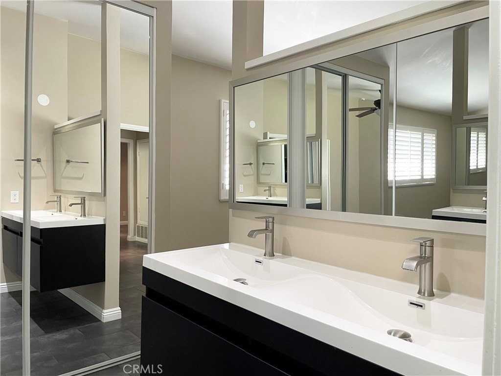 7566 E Woodsboro Ave - Photo 7 of 12