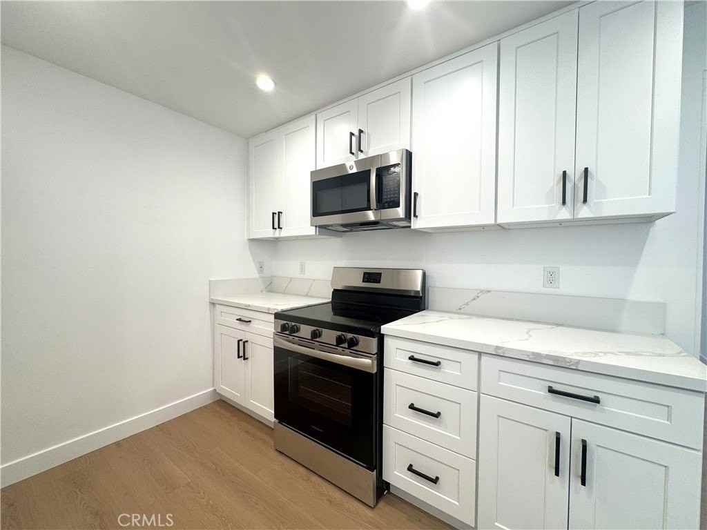 6860 Aura Ave - Photo 3 of 15