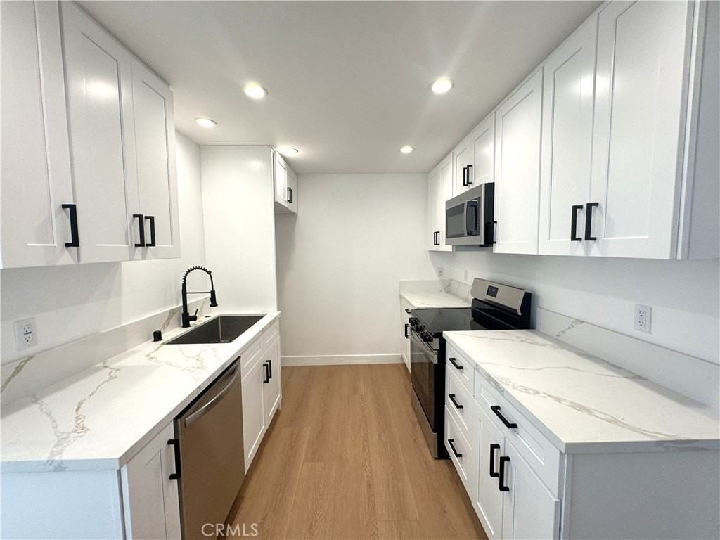 6860 Aura Ave - Photo 4 of 15