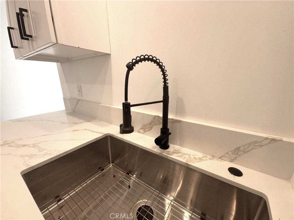 6860 Aura Ave - Photo 5 of 15