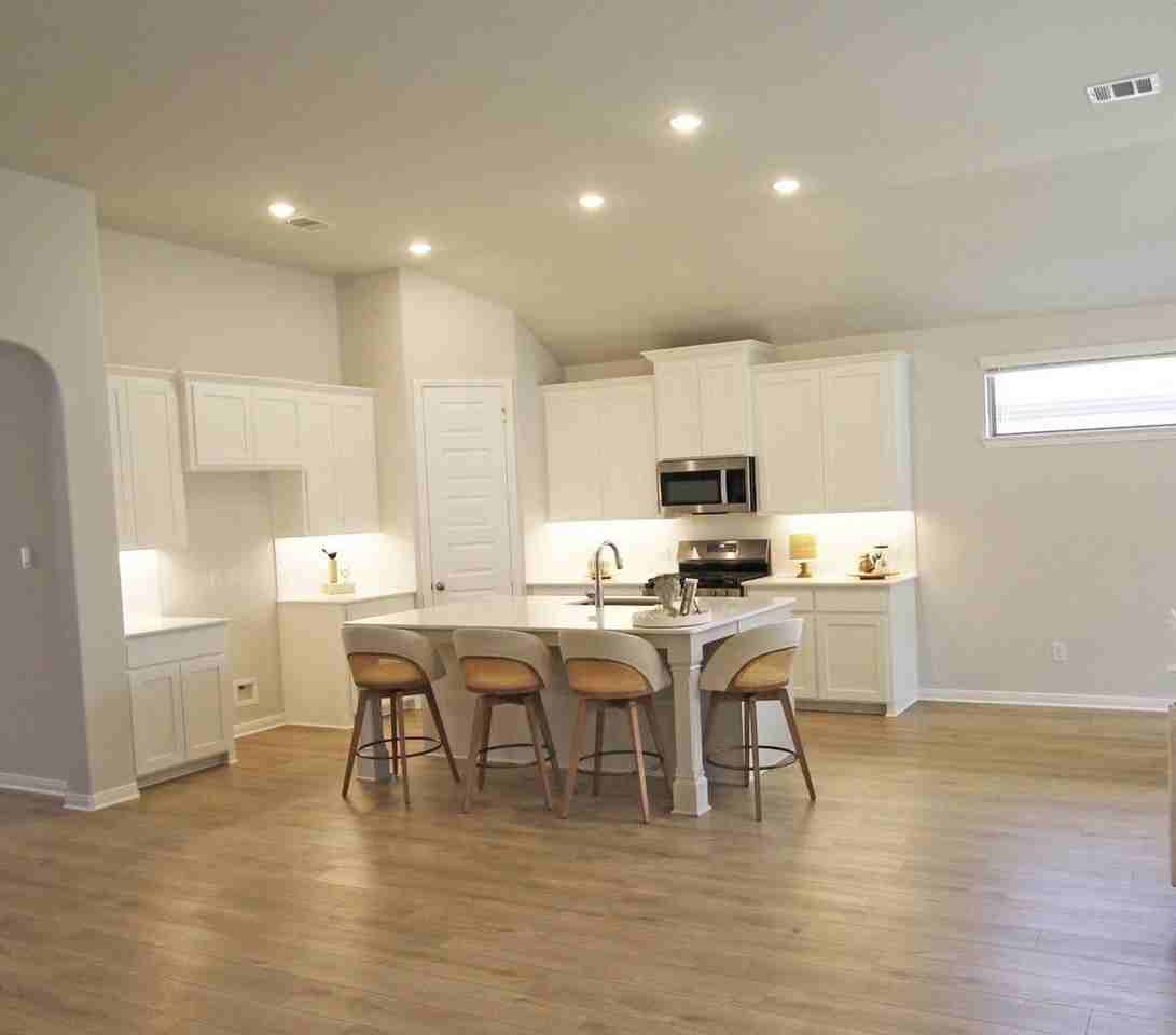 1431 Golden Meadow Dr - Photo 3 of 21