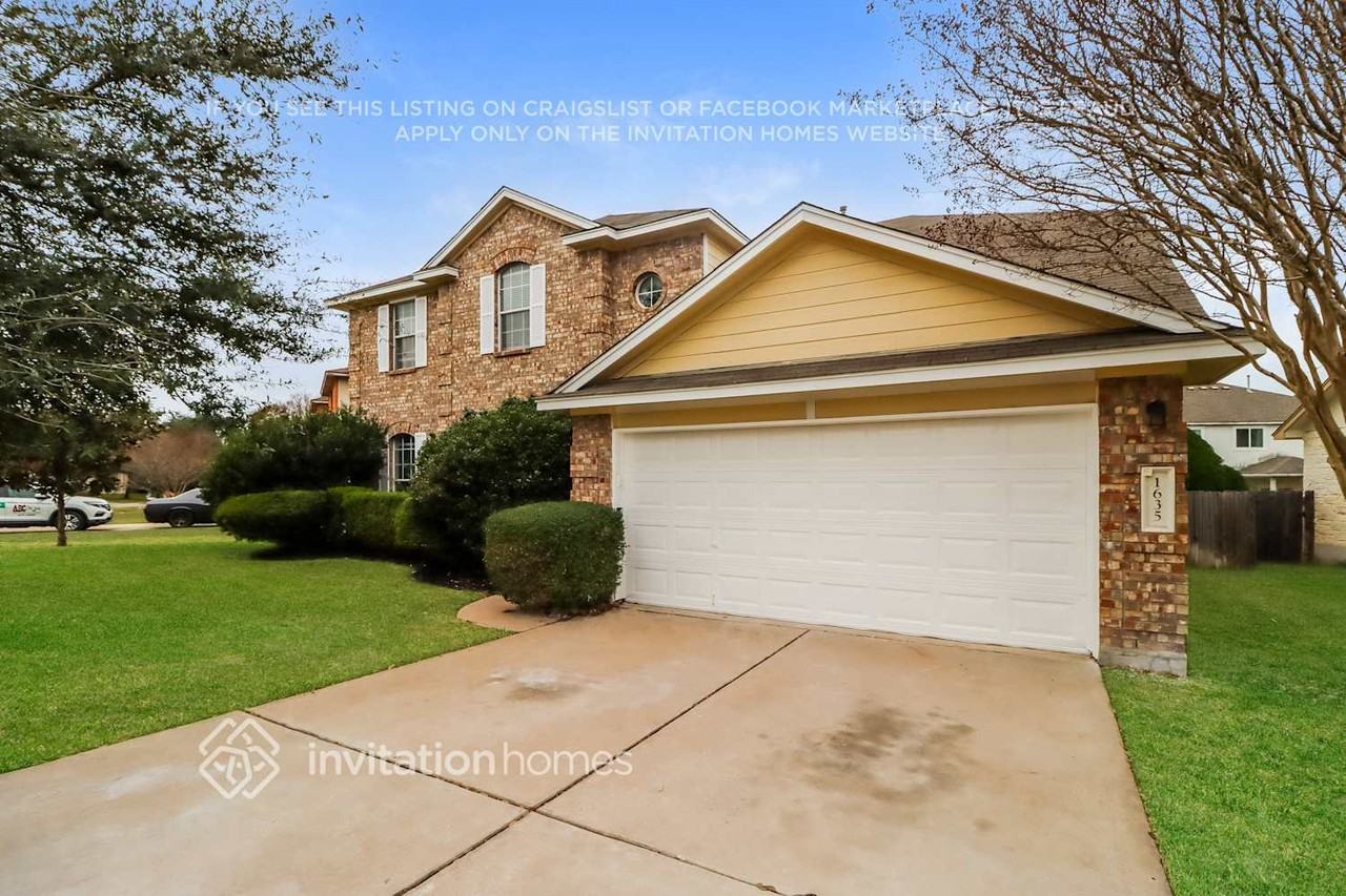 1635 Abbey Ln - Photo 2 of 16