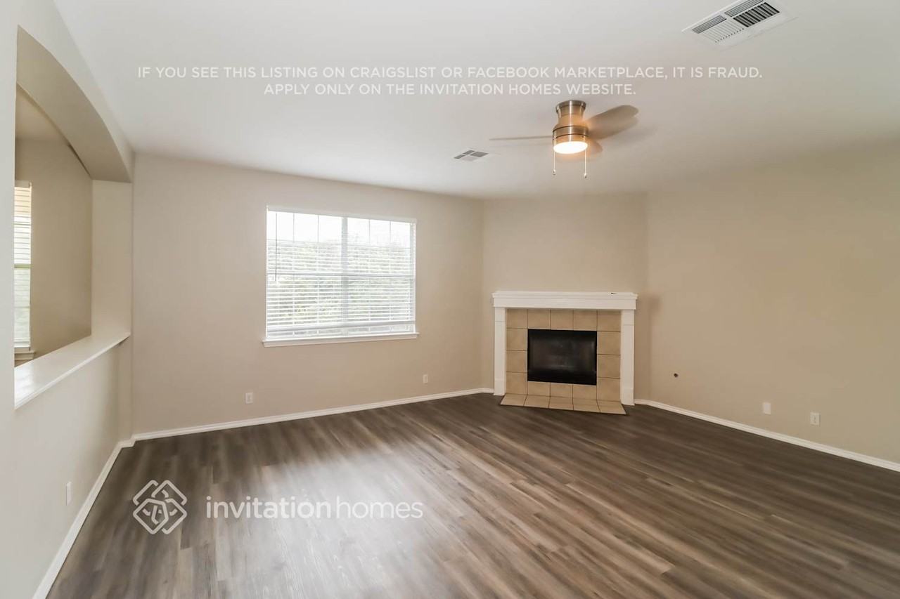 1635 Abbey Ln - Photo 3 of 16