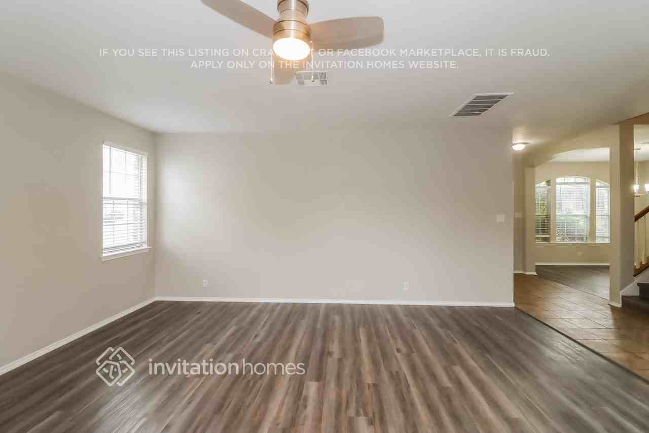 1635 Abbey Ln - Photo 4 of 16