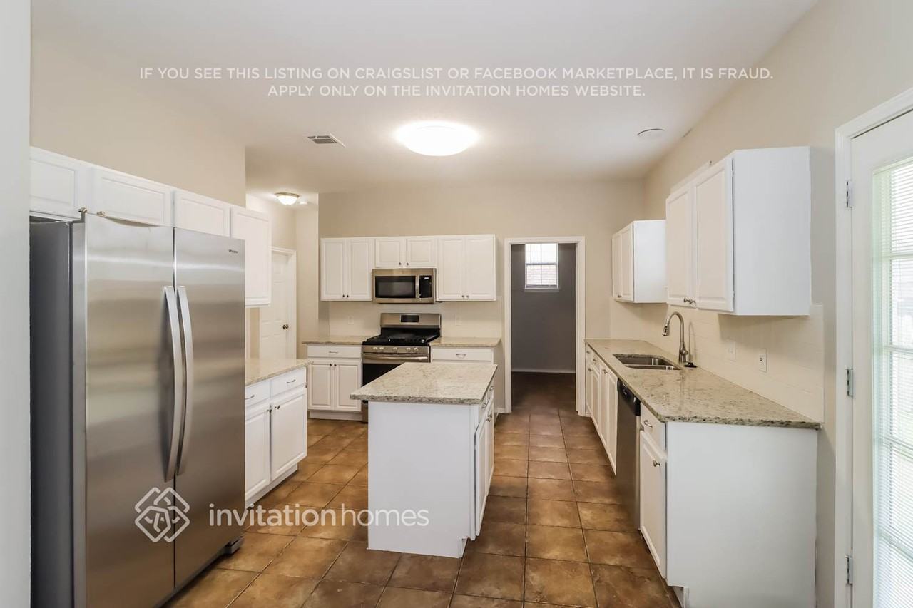 1635 Abbey Ln - Photo 6 of 16