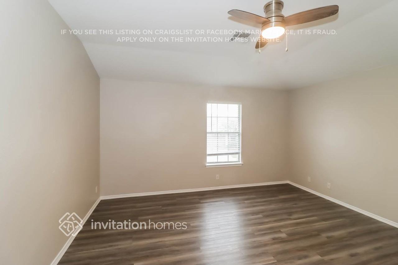1635 Abbey Ln - Photo 7 of 14