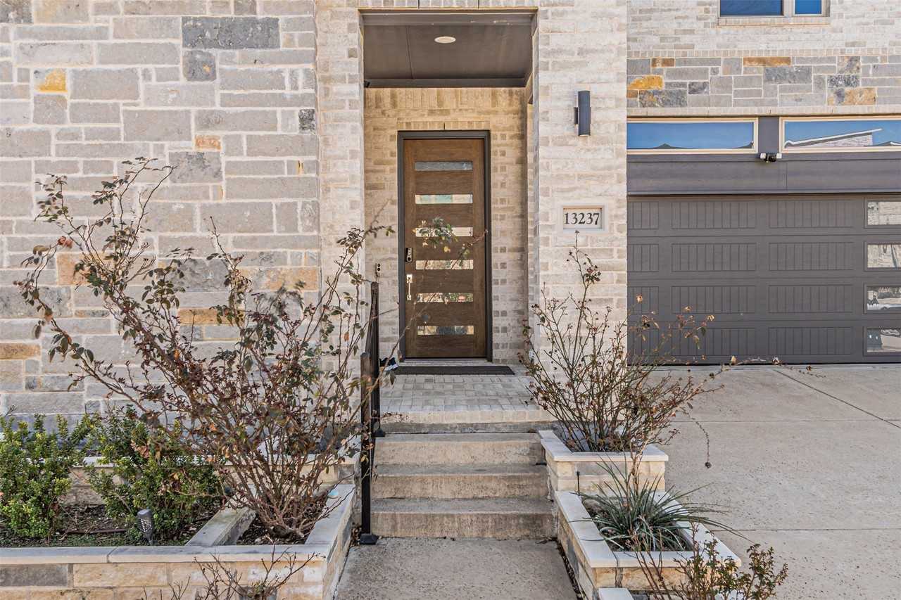 13237 Jonata St - Photo 4 of 40
