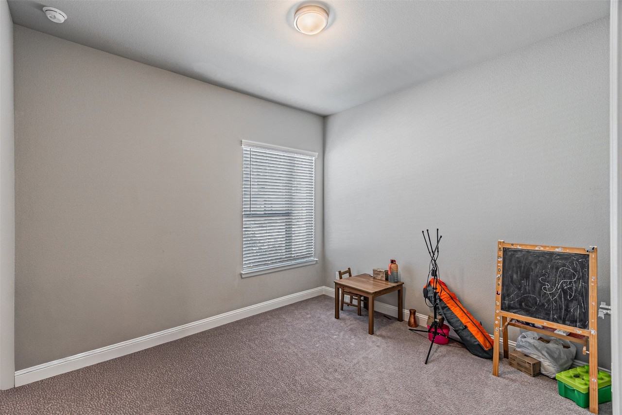 13237 Jonata St - Photo 6 of 40