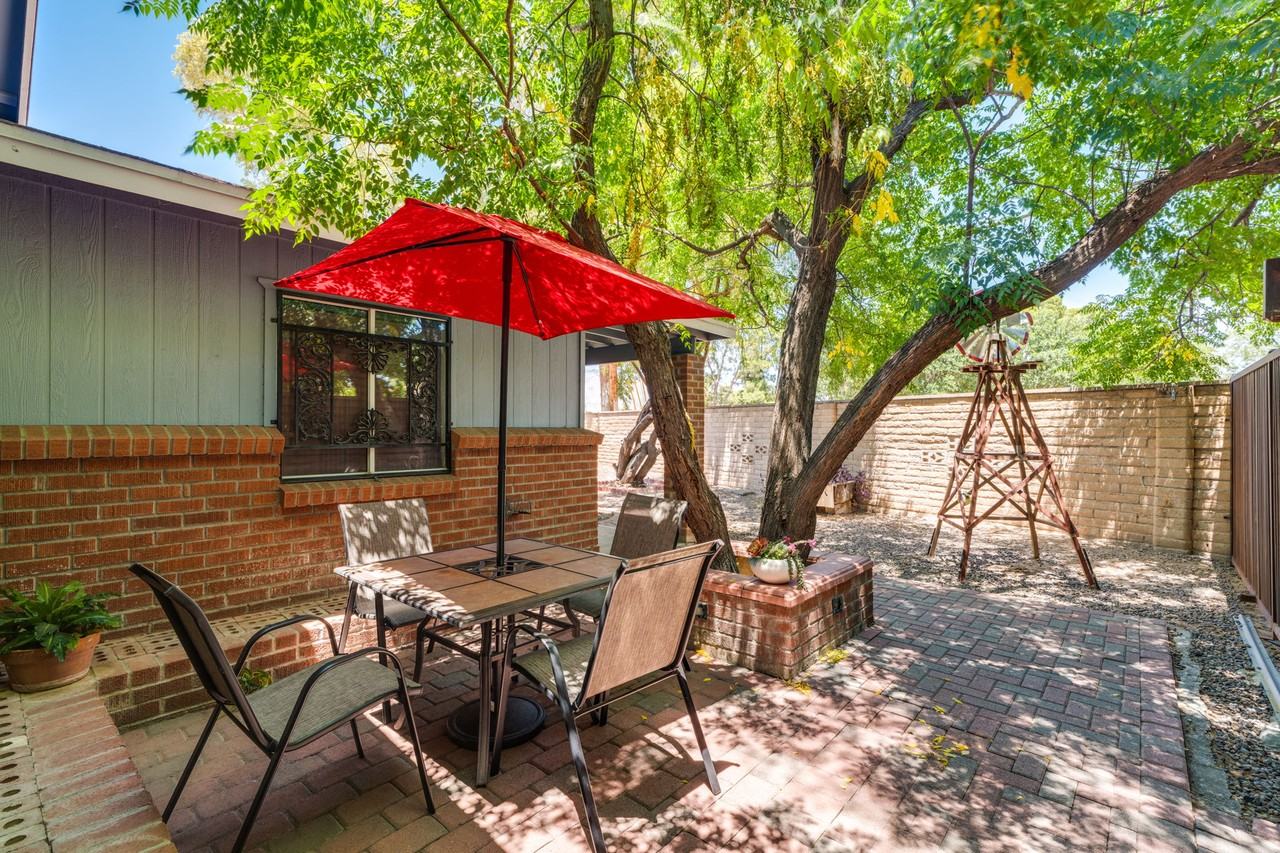2724 N Gill Ave #B - Photo 2 of 7