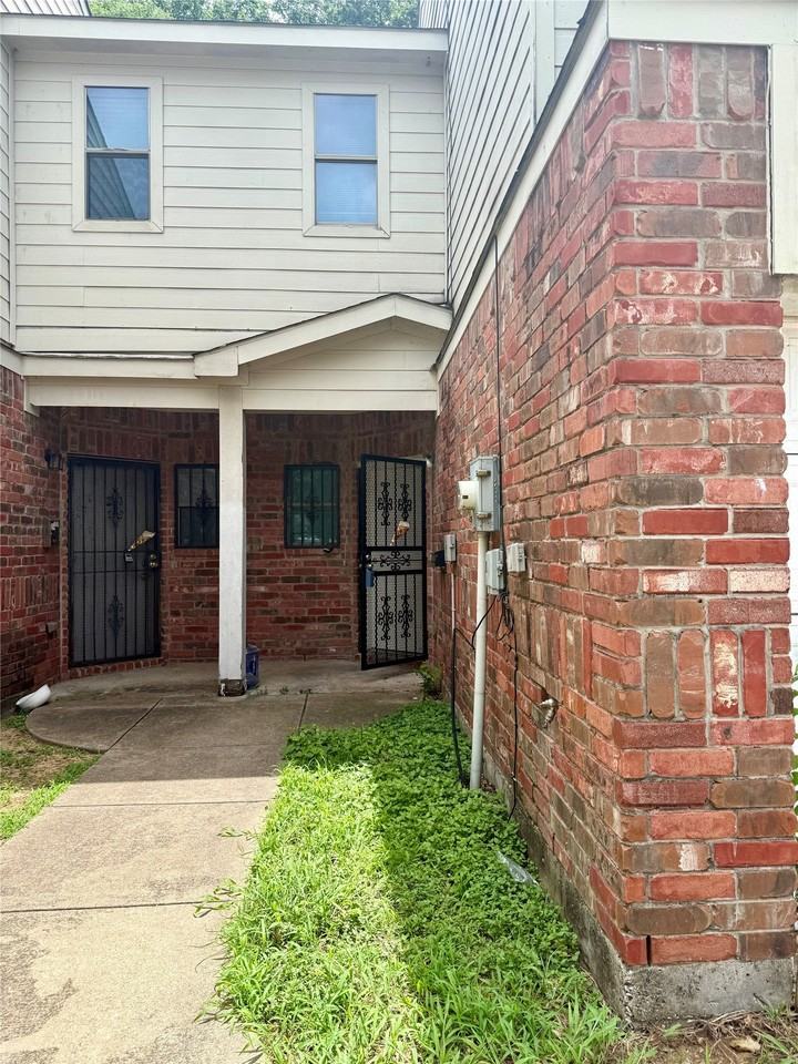 216 Creek Cove Dr - Photo 2 of 17