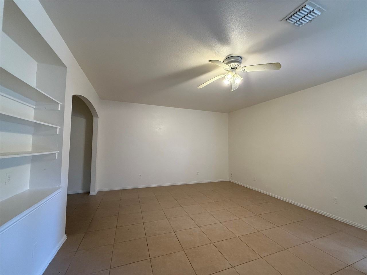 216 Creek Cove Dr - Photo 4 of 17