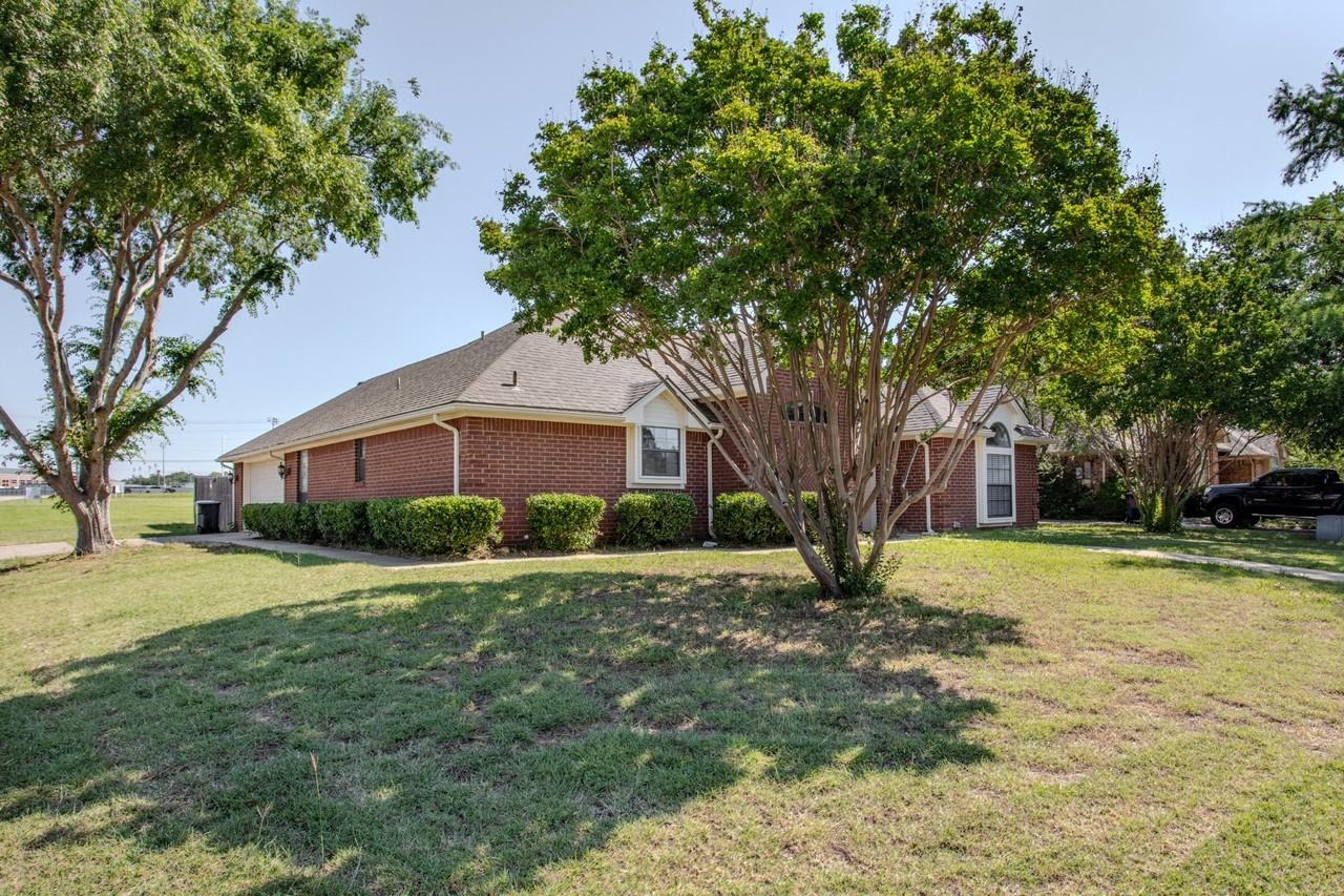 5301 Tartan Cir - Photo 3 of 25