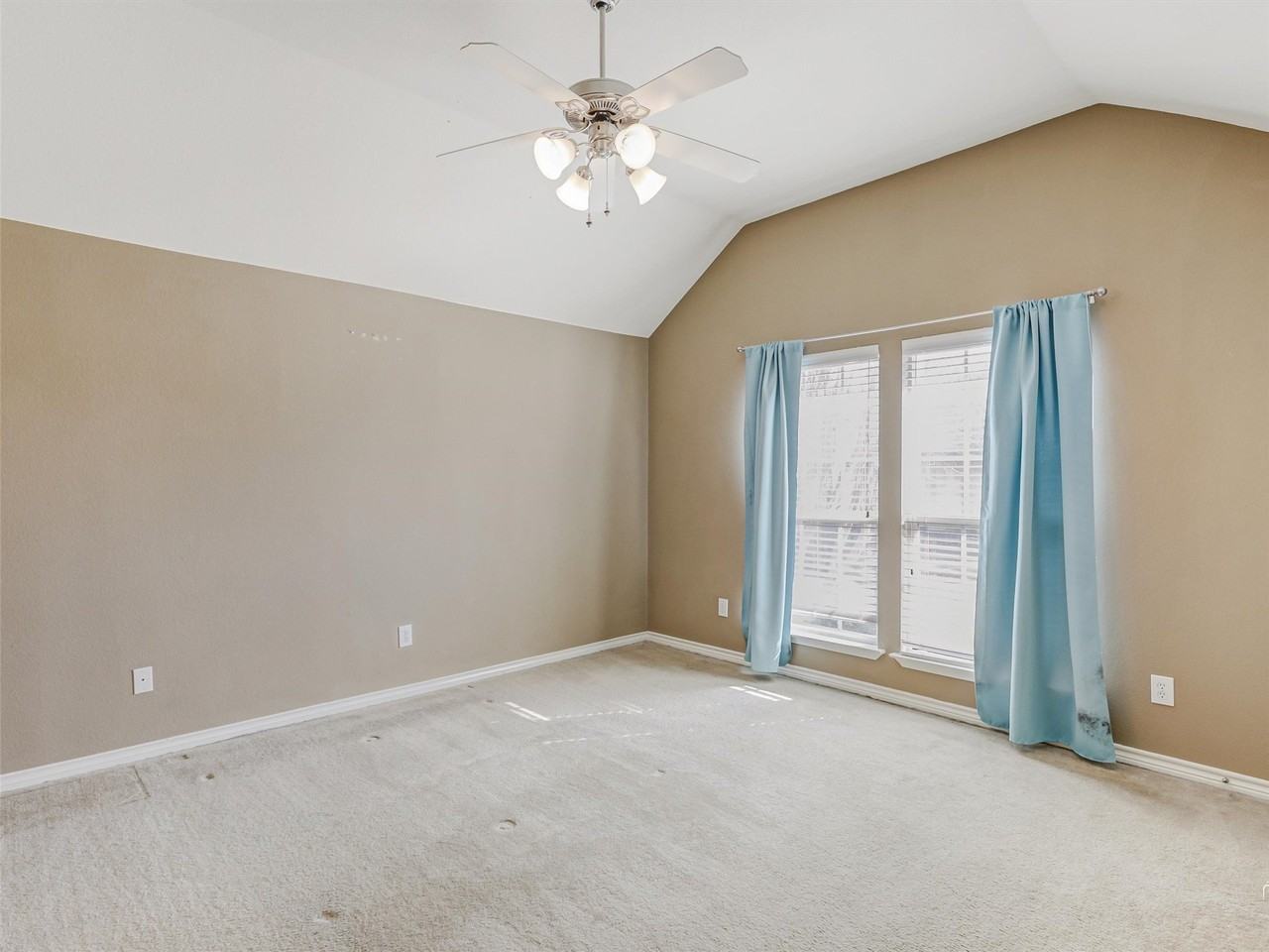 1201 Hayden Ln - Photo 7 of 27