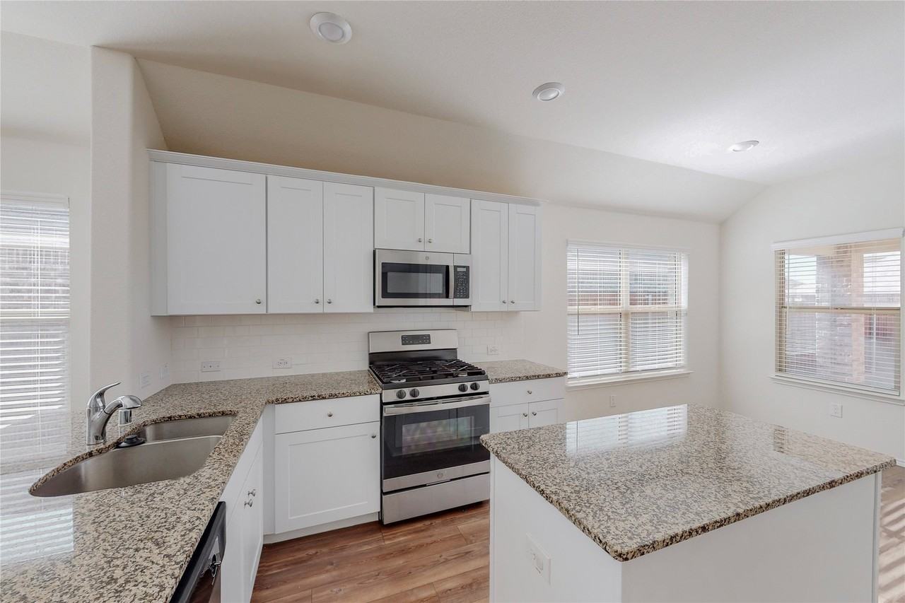 2348 Evening Stone Dr - Photo 5 of 30