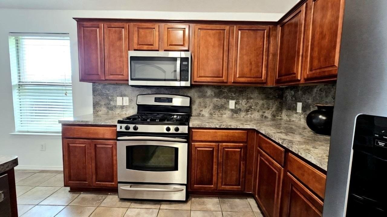 9324 Warren Dr - Photo 3 of 16