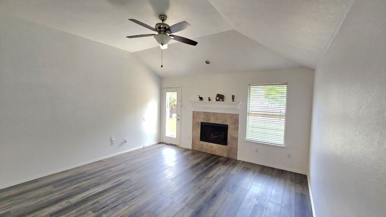 9324 Warren Dr - Photo 4 of 16