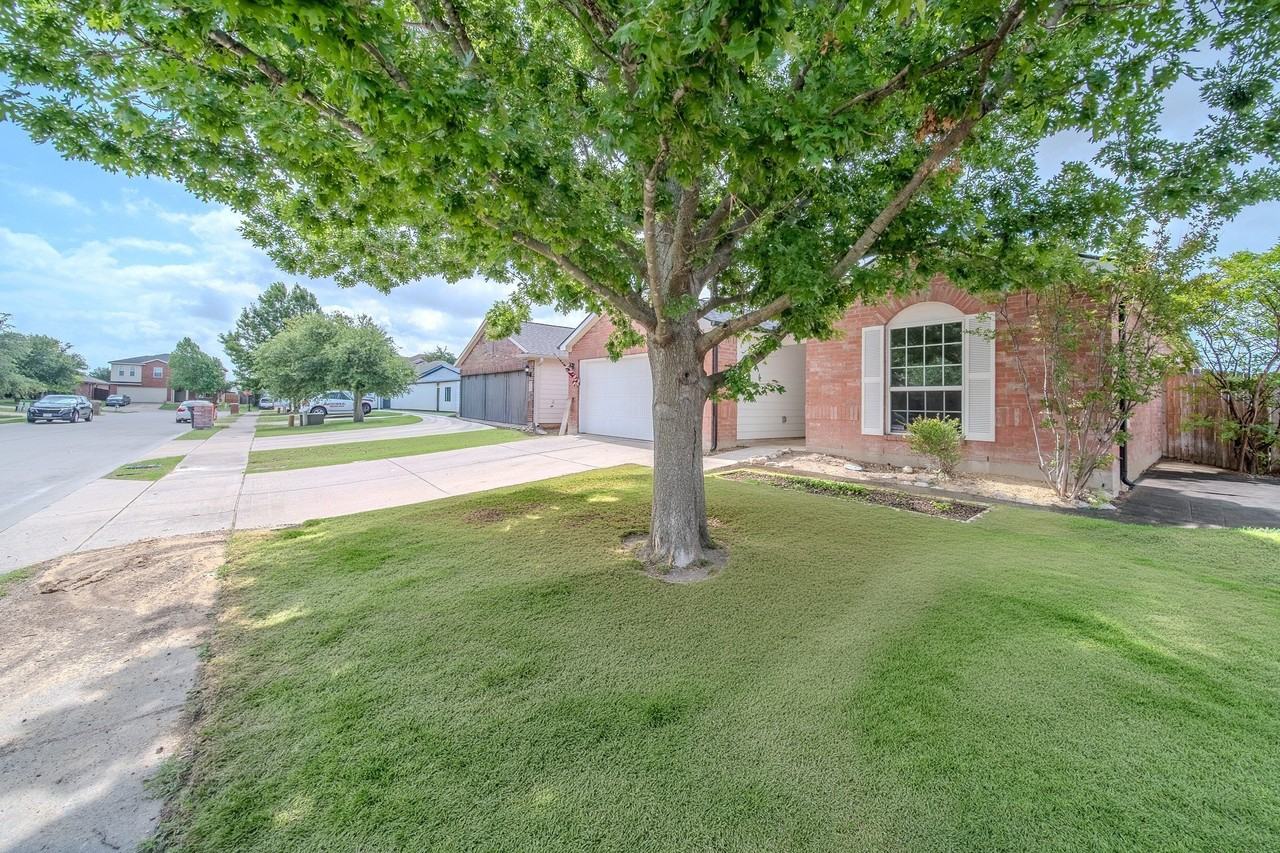 2037 Cedar Trl - Photo 3 of 39