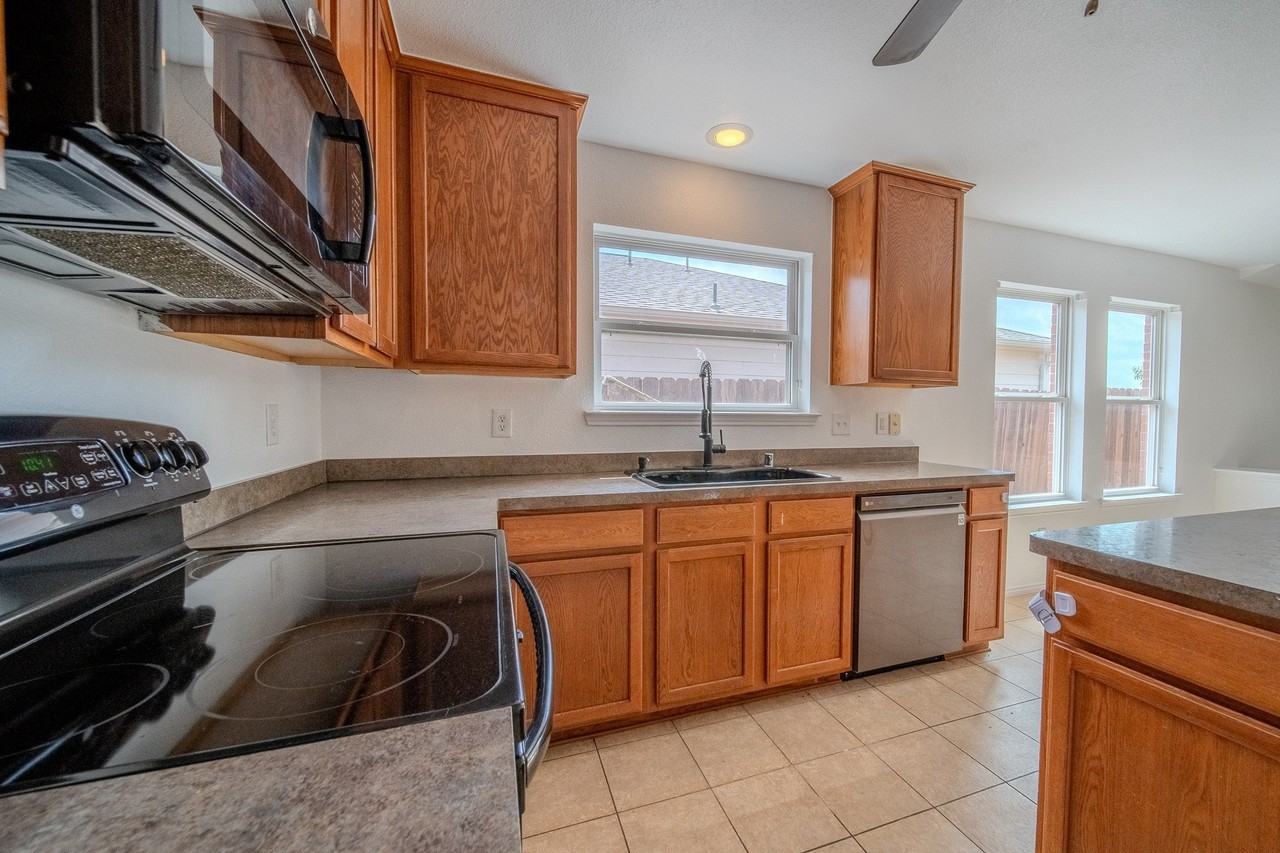 2037 Cedar Trl - Photo 6 of 39