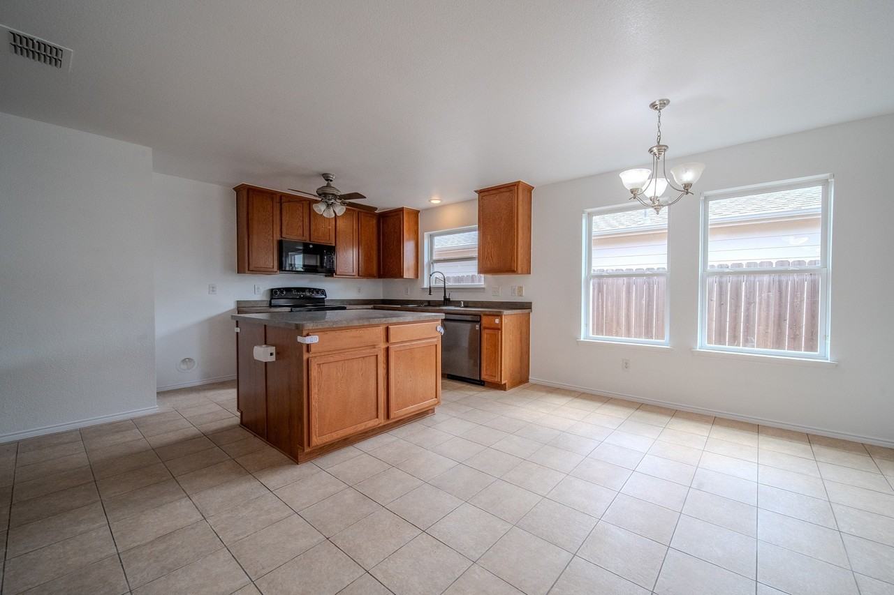 2037 Cedar Trl - Photo 7 of 39