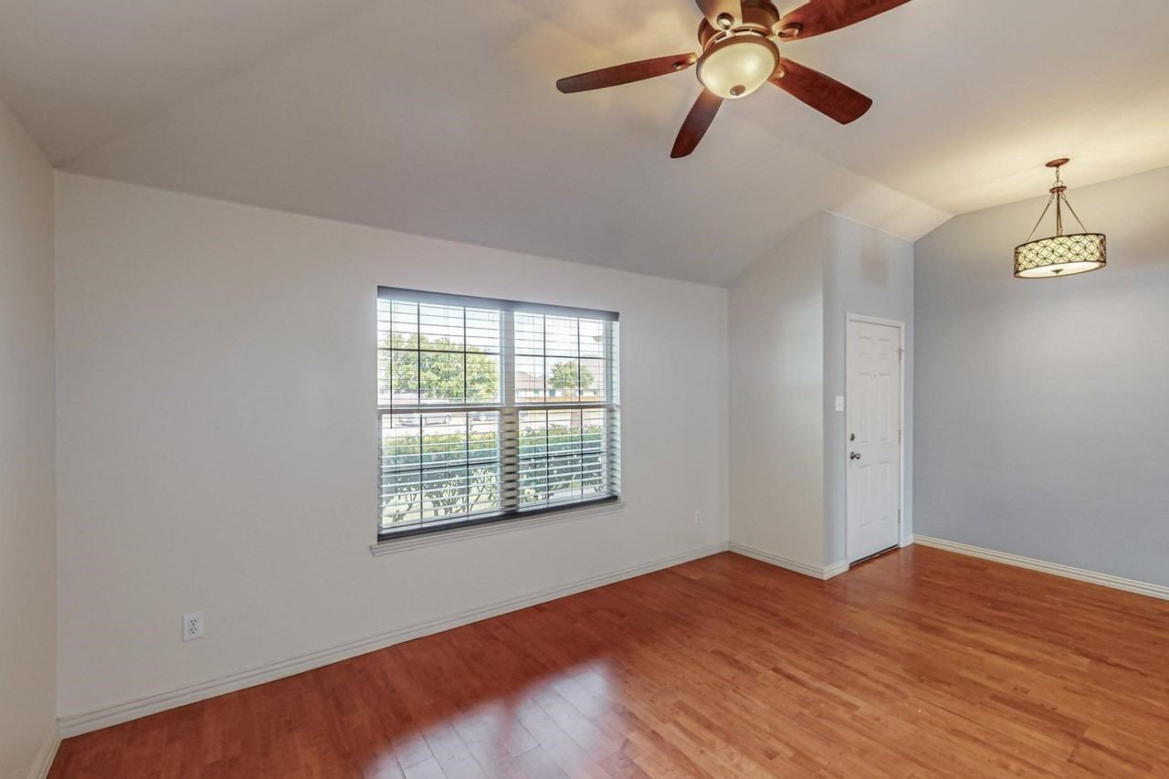 11501 Lauren Way - Photo 5 of 39