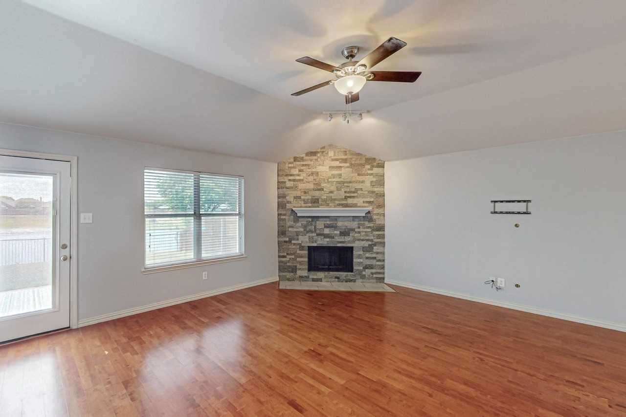 11501 Lauren Way - Photo 7 of 39