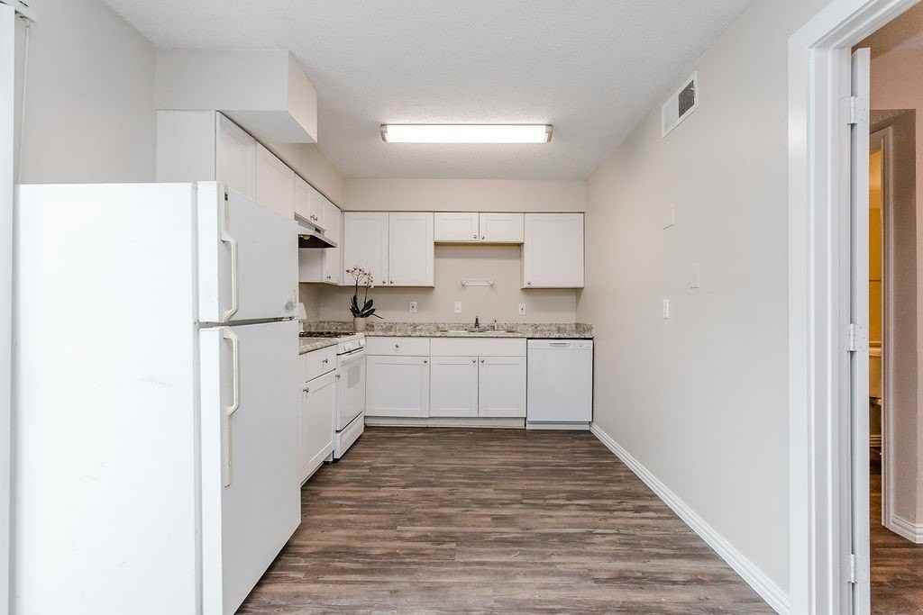 9808 Valley Meadow Pl - Photo 7 of 36