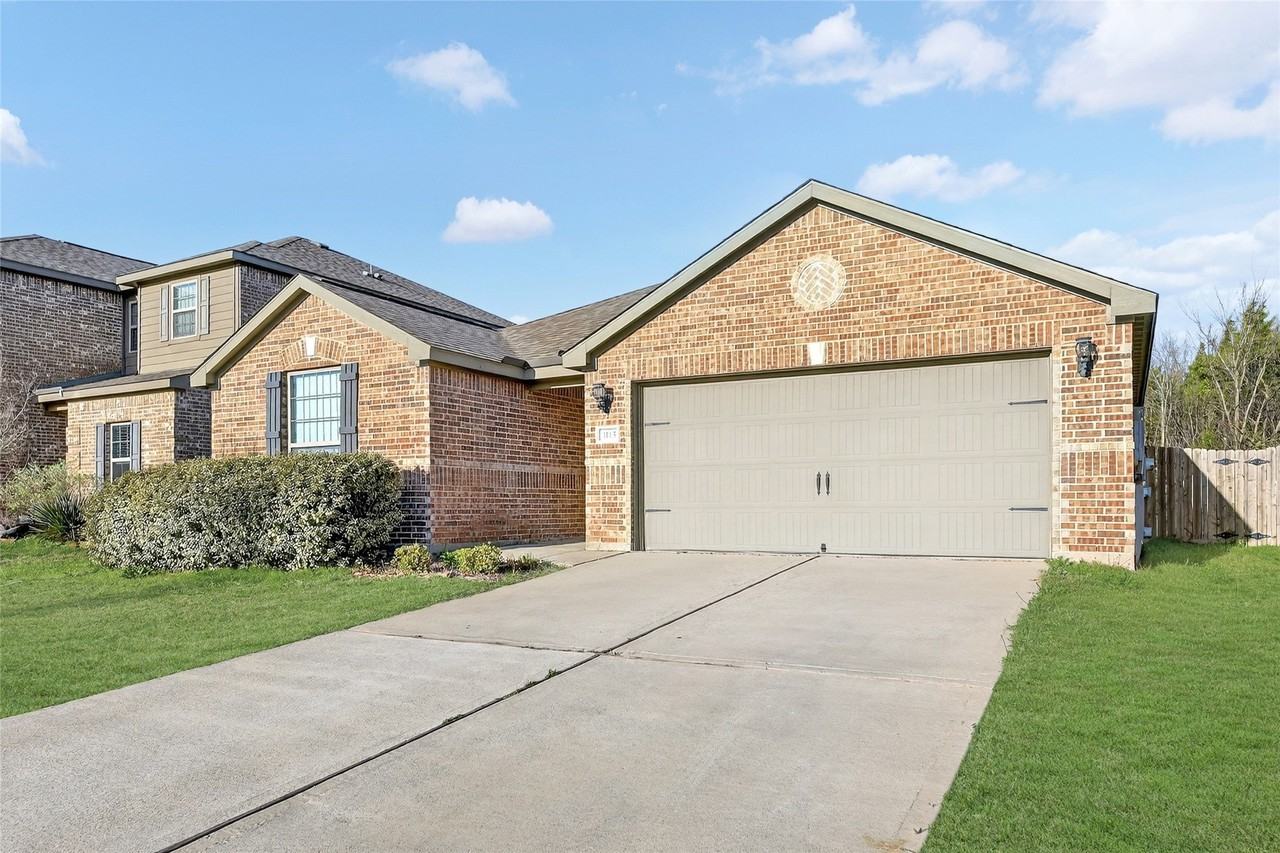 3115 Elam Dr - Photo 3 of 40