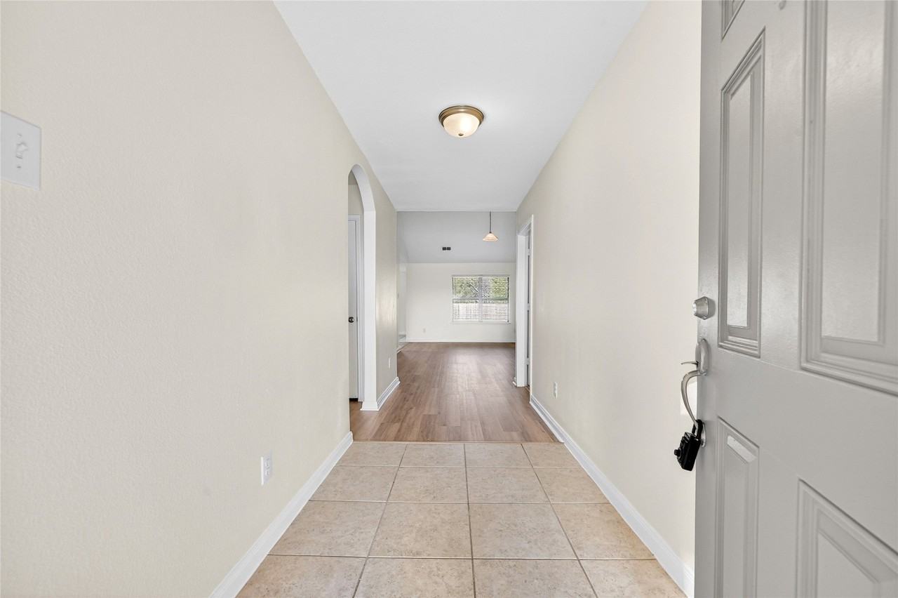 3115 Elam Dr - Photo 4 of 40